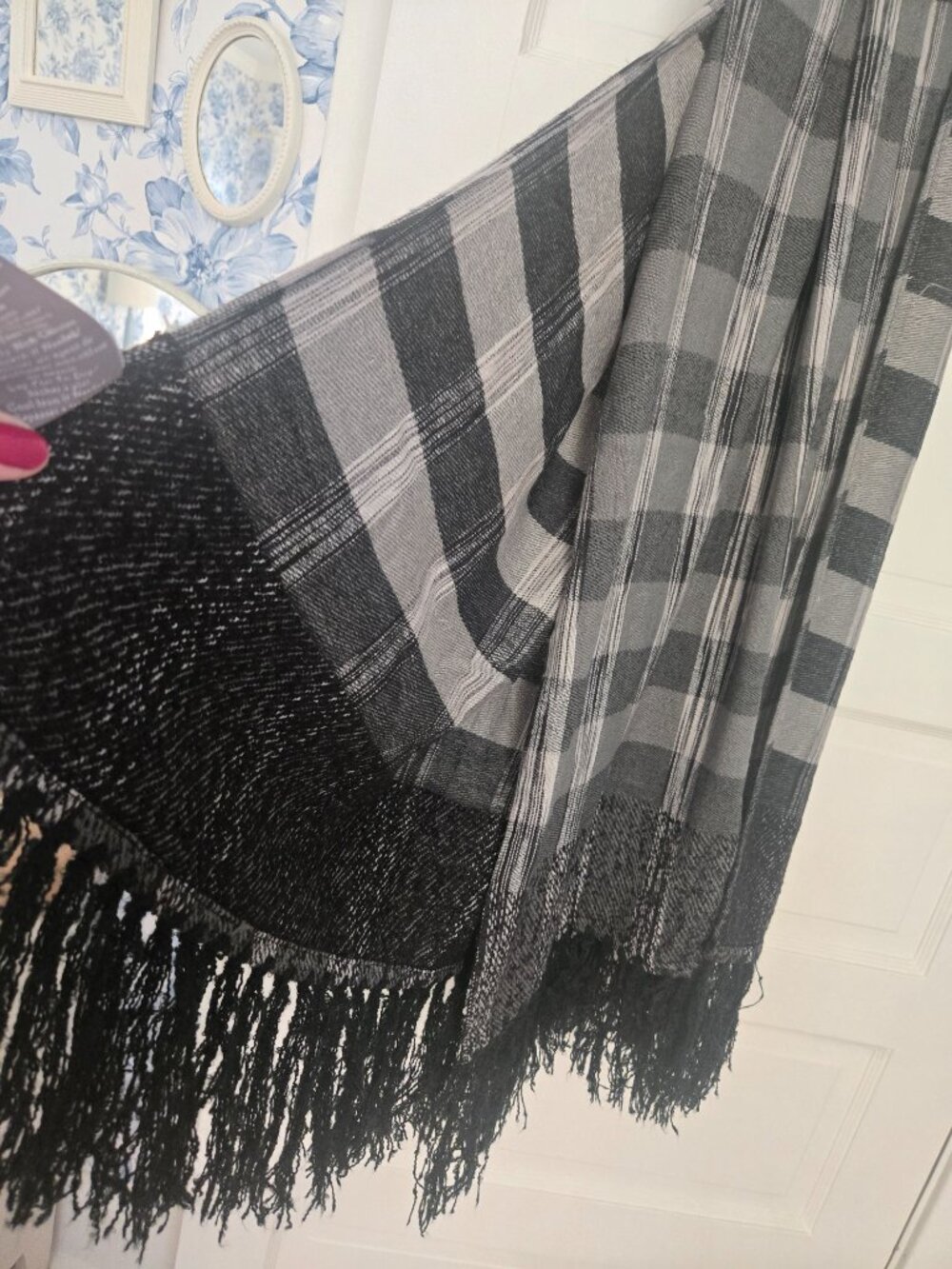 Scarf - Picture 2 of 4